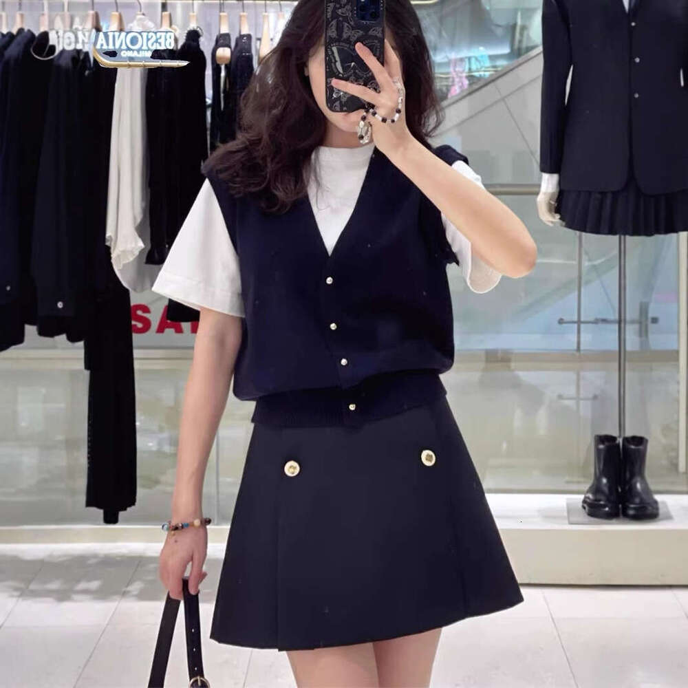 French Elegant 2026 Autumn Winter New Vintage Patchwork Color-Block Casual Versatile Short Fake Two-Piece Knitted Top