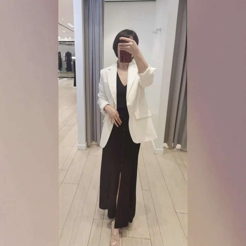 French Elegant 26 Spring New Fashionable Black V-Neck Hollow Knit Vest + Skirt Set for Women