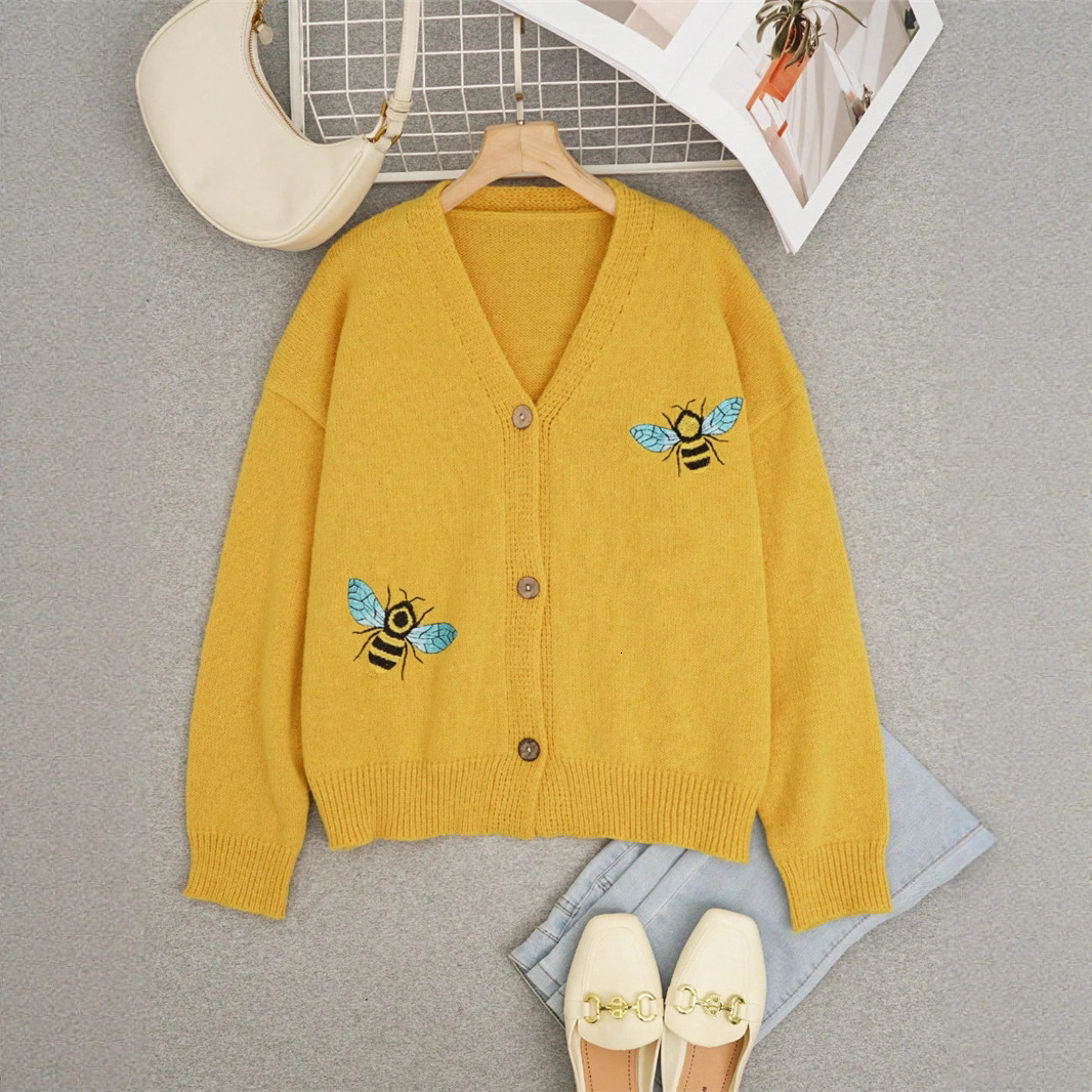 Luxury Brand Designer Clothes 2025 Autumn Winter Fashion Street V-Neck Animal Pattern Design Knitted Cardigan Sweater For
