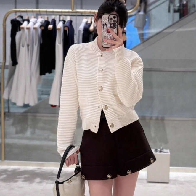 2026 Early Autumn New French Elegant Simple Ribbed Drop Shoulder Sleeve White Knitted Cardigan
