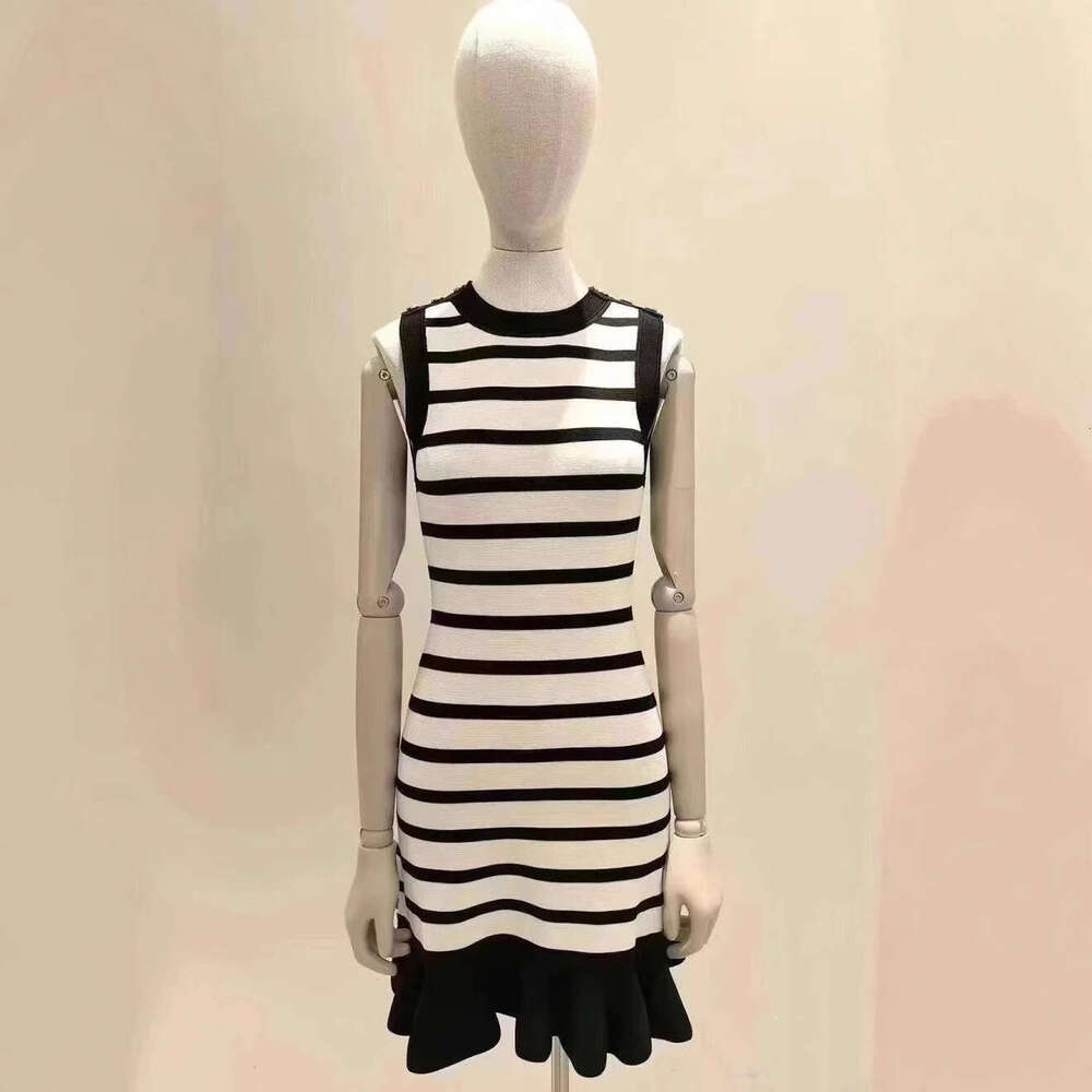 S French Niche 2026 Early Spring Elegant Shoulder Buckle Striped Bodycon Mermaid Knitted Dress for Women