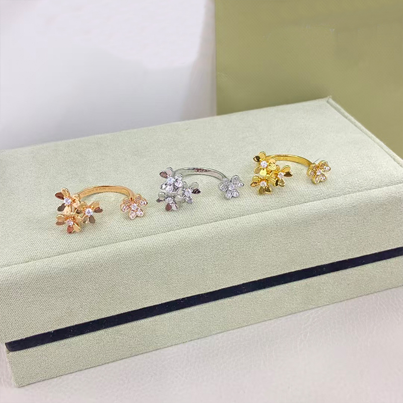 Brand Clover Ring Luxury Crystal Four Flower Diamond Ring Fashion Charm Open Ring Stainless Steel Designer Jewelry