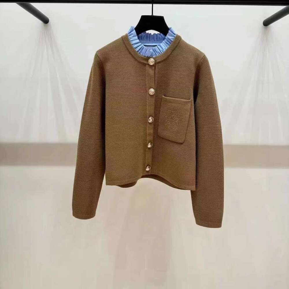 S French Niche 2026 Autumn Winter New Commuter Ruffled Detachable Collar Metal Button Knitted Cardigan Women's Jacket