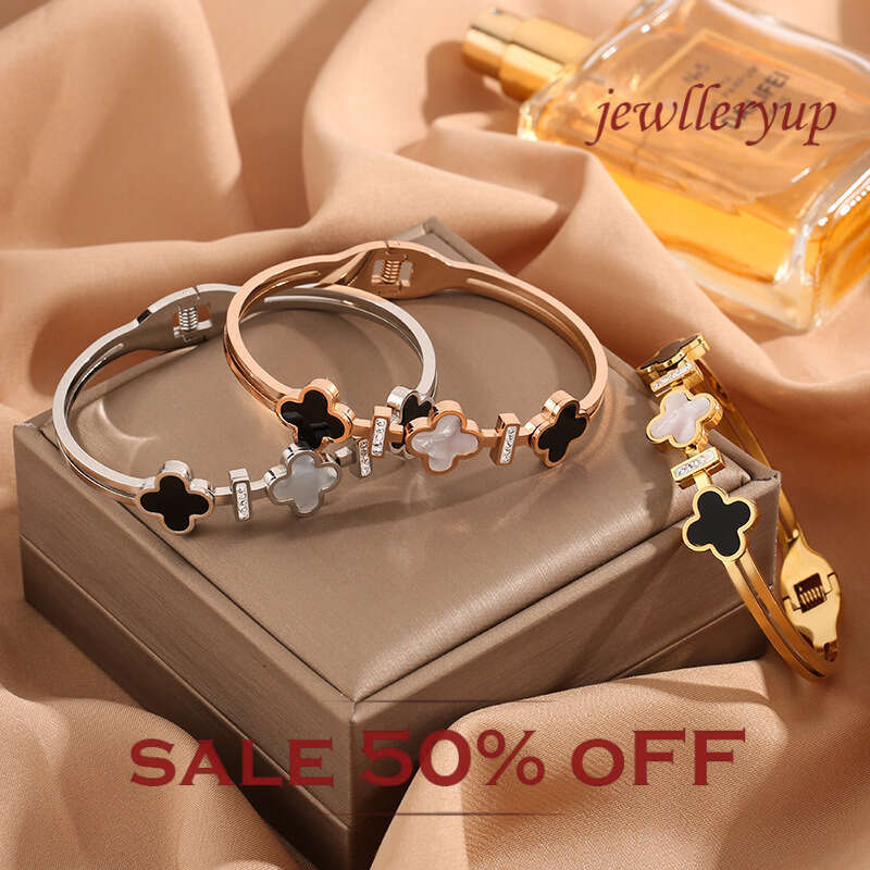 High end ladies' mother of pearl clover bracelet in black and white titanium steel, suitable for women, set with miniature diamonds, non fading p