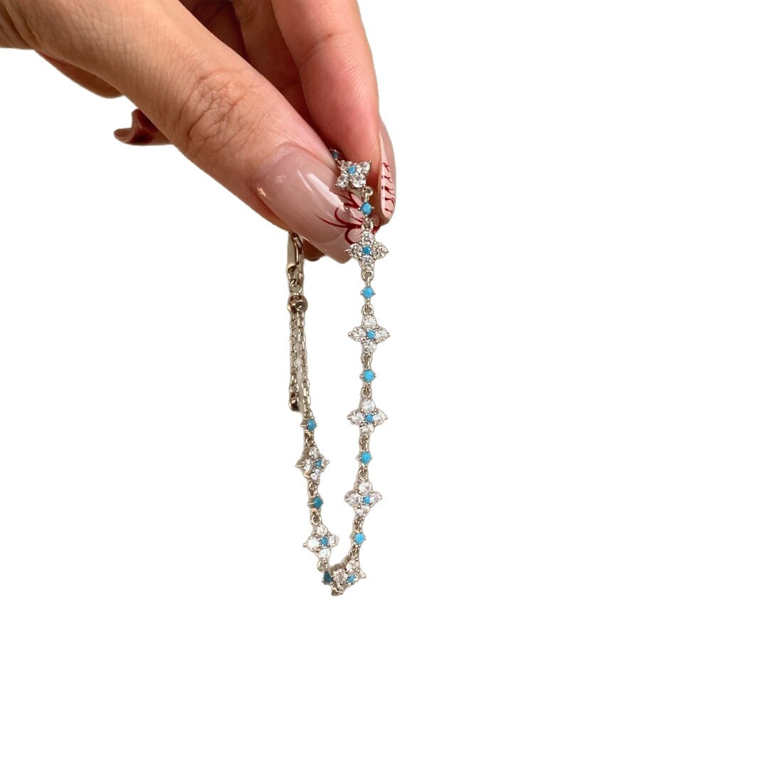 Hot-Selling New Year Leaf Clover Full Diamond Bracelet Fashion Simple Light Luxury Niche Design Flower Hand Jewelry