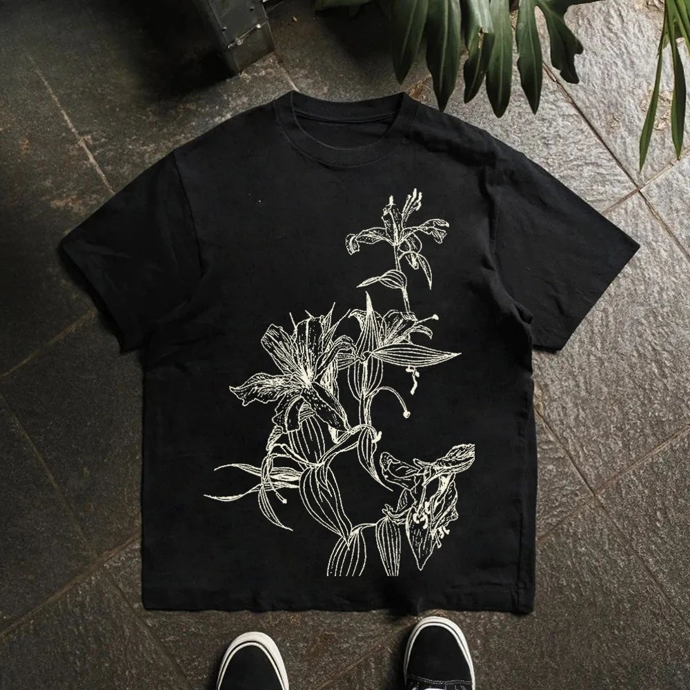 200G Is Thin and High Impermeable Line Art Lily Flower Fresh Preppy Style Shortsleeved Tshirt Graphic Vintage T Shirt 260119