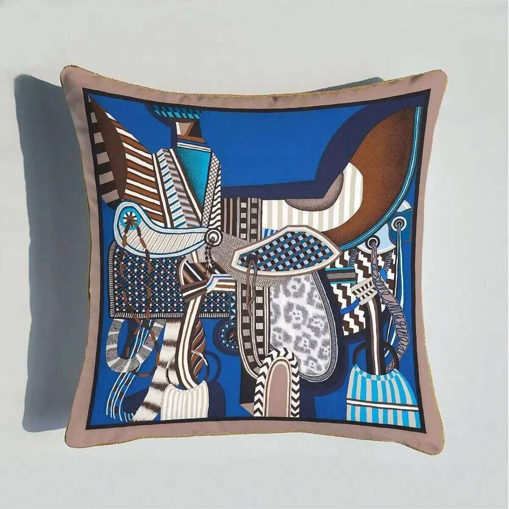 Decorative Throw Pillow Cover Palace Rose Horse Pattern Polyester Cushion Case for Sofa Bed Armchair Luxury Home Decor Bedding Accent Living Room