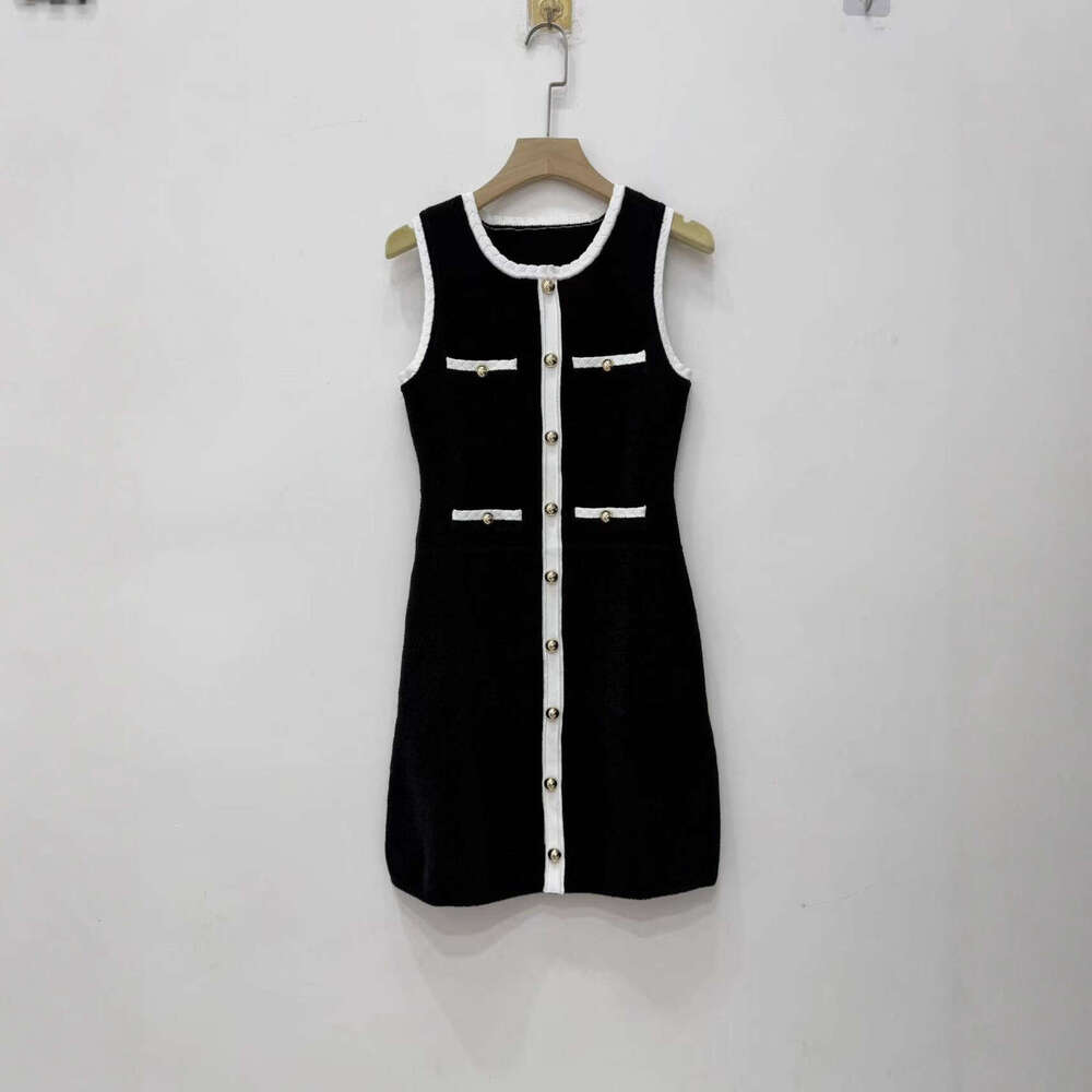 French Elegance 2026 Autumn New Black and White Color-Block Slim Knitted Sleeveless Dress + Turn-Down Collar Short Cardigan Jacket