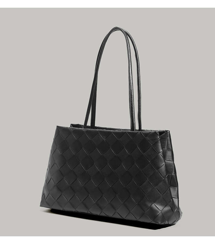 Hot Selling new summer black woven diamond-shaped handbag fashionable, simple, niche and large-capacity single-shoulder underarm bag DIDENGLAOREN
