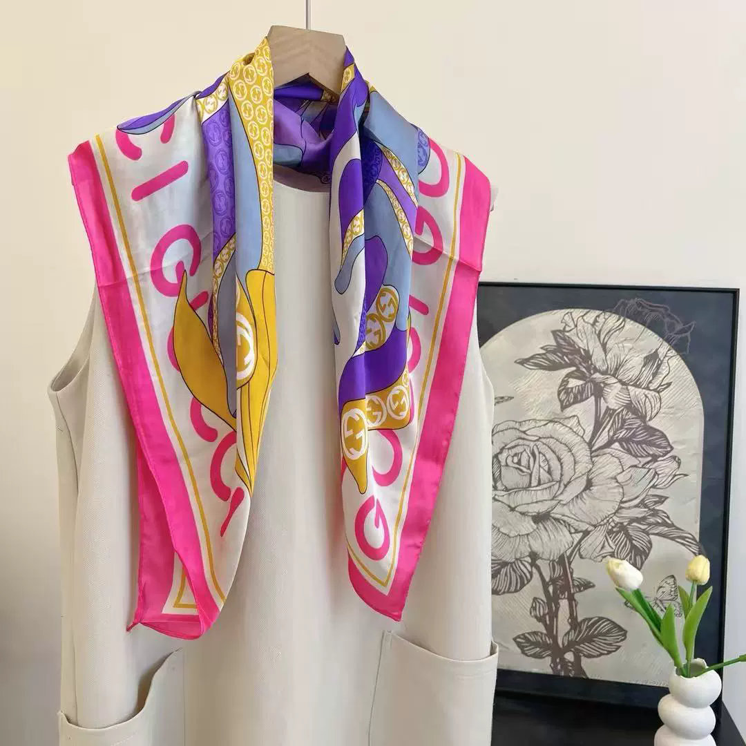 Designer Scarf Luxury Silk Scarfs Square Scarf Fashion Kerchief Popular Silk Scarves Bandanna Wraps Scarf Decoration Shawl 70CM
