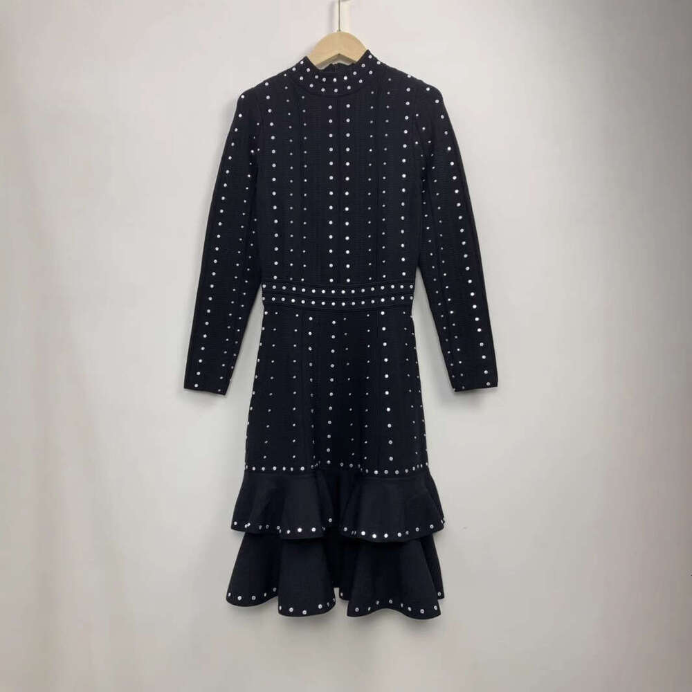 French Niche 2026 Autumn Handmade Beaded Sequin Ruffle Waist-Cinching Knitted Little Black Dress