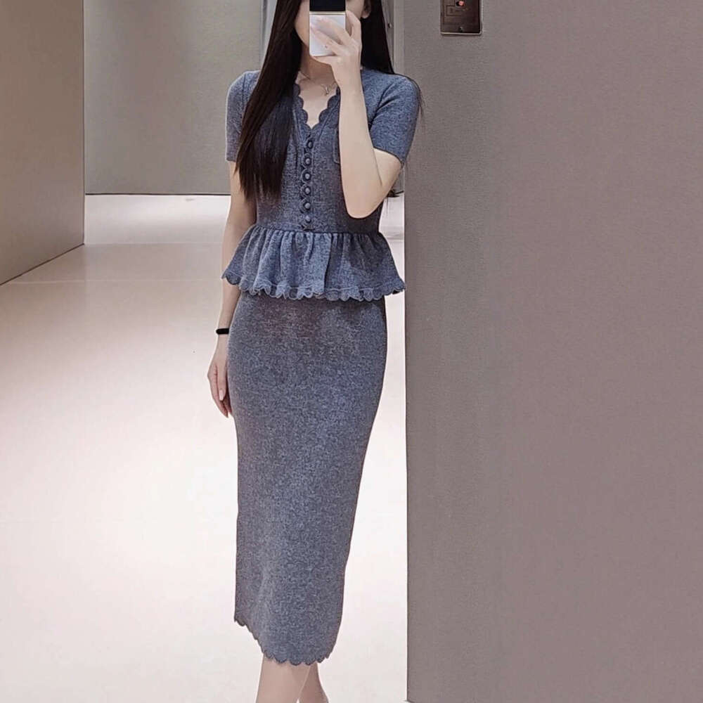 French Niche 2026 Early Spring New Gray Mixed Color Elegant Commuter Fake Two-Piece Short Sleeve Knitted Dress
