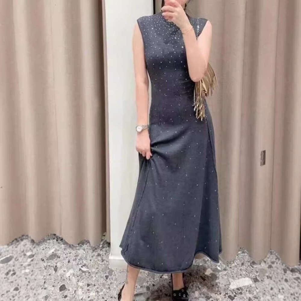 M French Niche 2026 Autumn New Elegant Gray Rhinestone Sleeveless Knitted Long Dress for Women