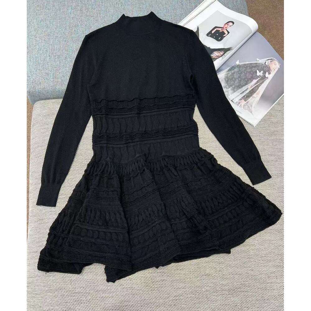 2026 Autumn Winter New French Style Age-Reducing Playful Waist-Cinching Lace Cloud Wool Cake Dress for Women