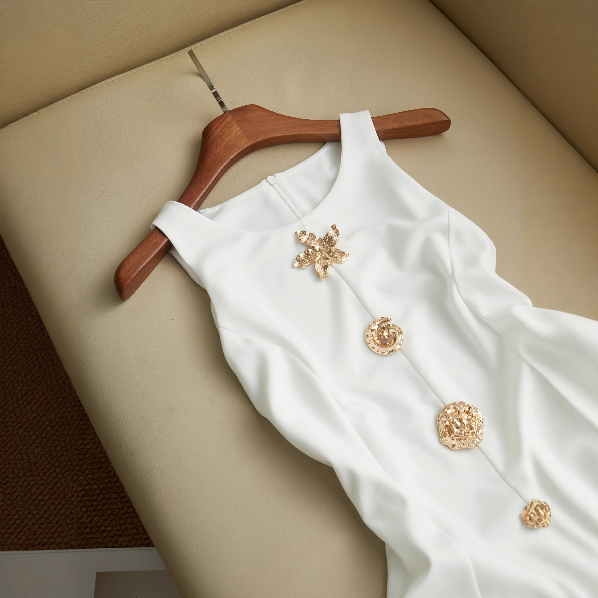 Designer Sleeveless Dress Summer Solid Color Slimming Women's Mini Dress Round Neck Unique Button Sweet High Quality Short Skirt Brand Clothing