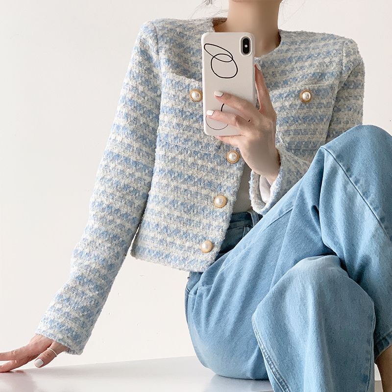 Luxury Brand Designer Clothes 2024 Spring And Autumn French Style Pearl Button Coat For Women, Niche Loose Short Elegant Top, Comfortable Casual Versa