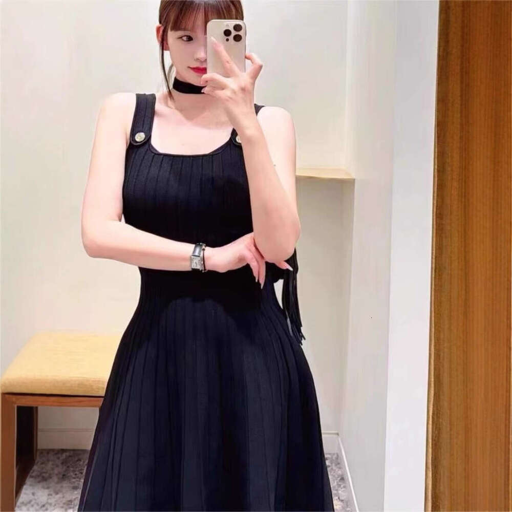 2026 Spring New French Elegant Black U-Neck Pleated Waist Slim Vest Dress for Women
