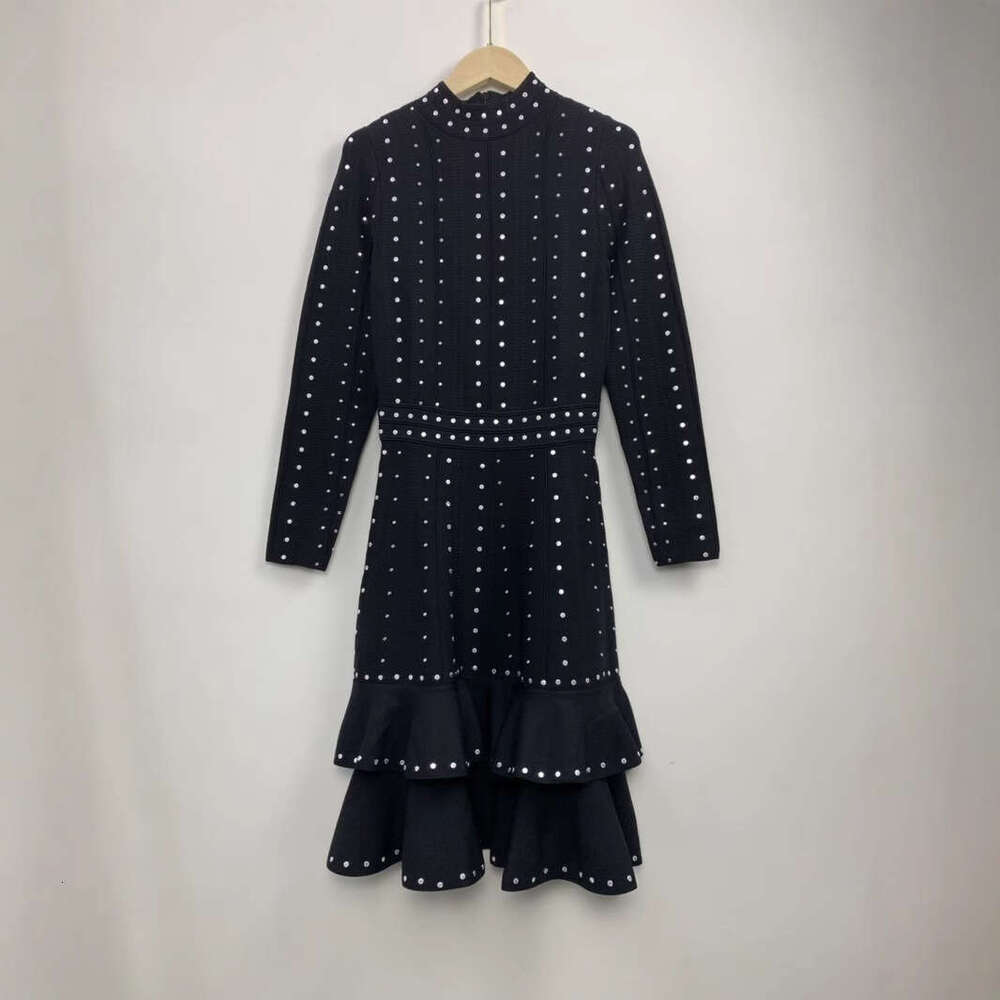 French Niche 2026 Autumn Handmade Beaded Sequin Ruffle Waist-Cinching Knitted Little Black Dress