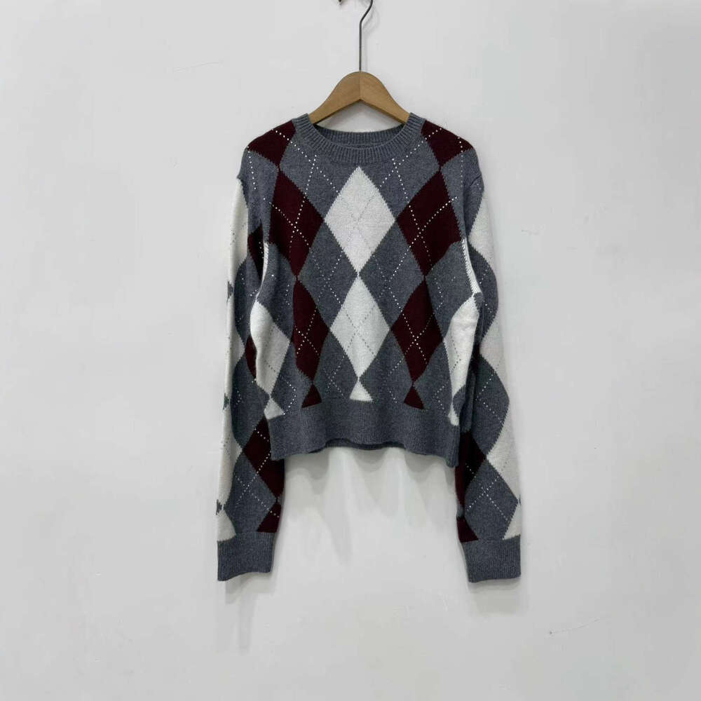 French Elegant 2026 Autumn Winter New Fashion Commuter Diamond-Encrusted Versatile Sweater Knit Top