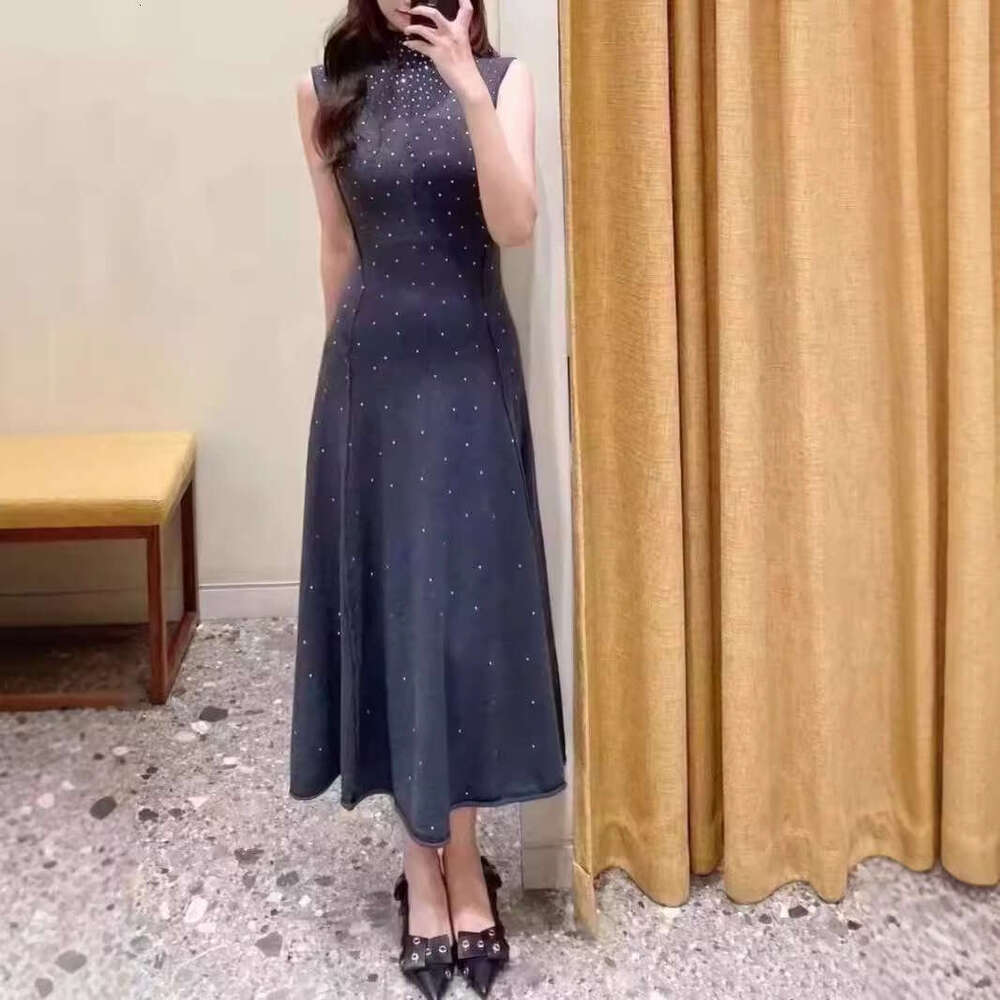 M French Niche 2026 Autumn New Elegant Gray Rhinestone Sleeveless Knitted Long Dress for Women