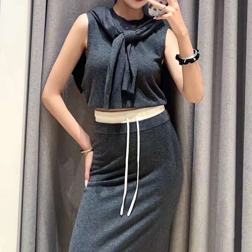 S French Niche 26 Early Autumn Fashion Versatile Knitted Sweater Cardigan Round Neck Vest Bodycon Skirt Three-Piece