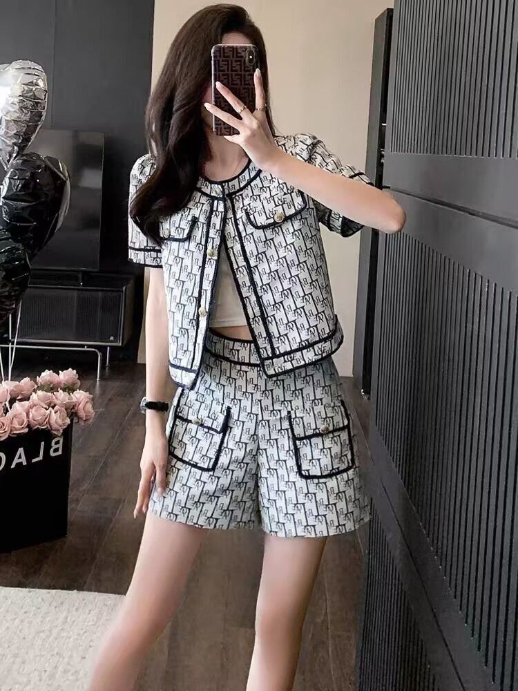 Luxury Brand Designer Clothes French Style Fashion Casual Suit For Women Summer 2025 New High-End Short Sleeve Shorts Knitted Two-Piece Set