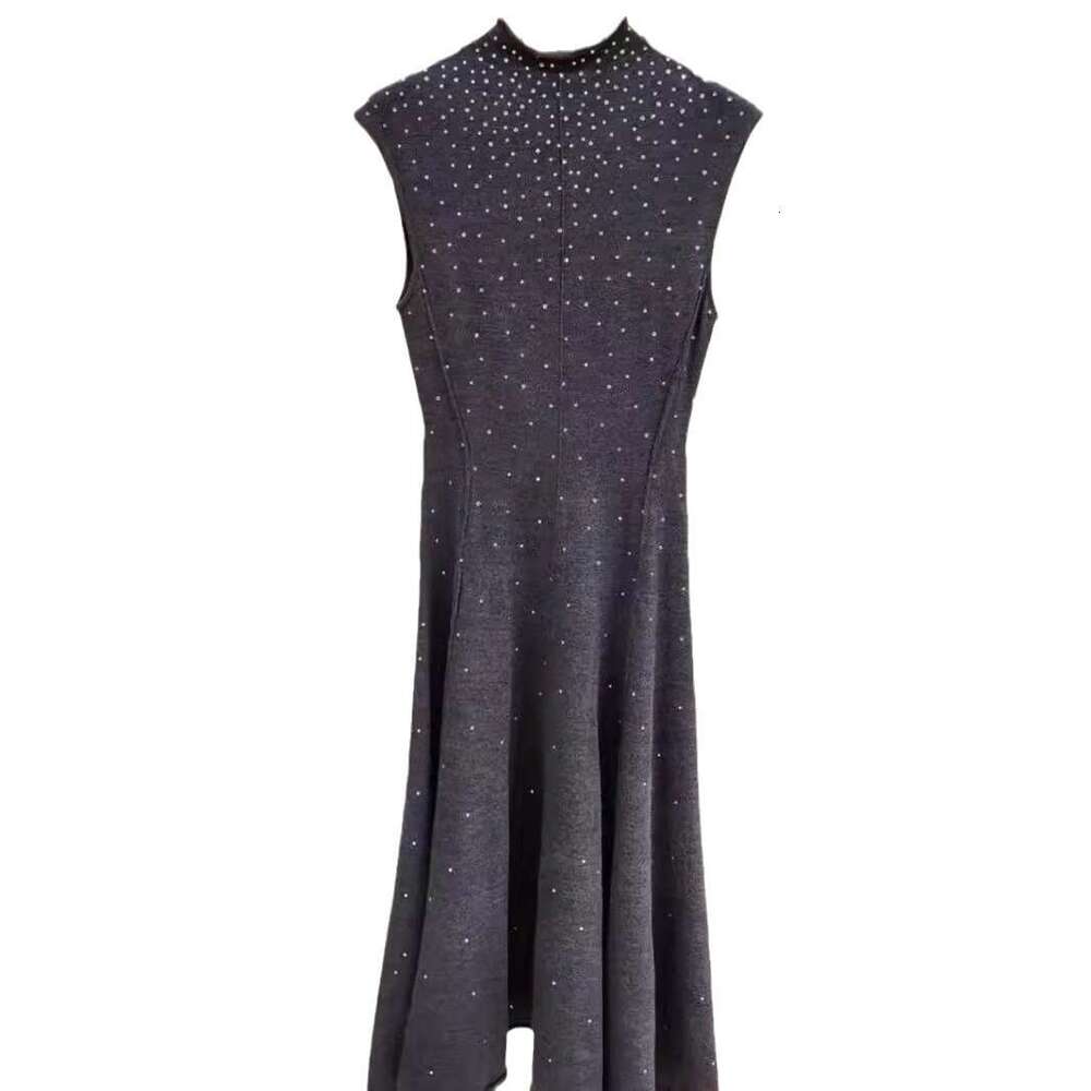 M French Niche 2026 Autumn New Elegant Gray Rhinestone Sleeveless Knitted Long Dress for Women