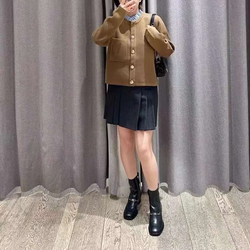 S French Niche 2026 Autumn Winter New Commuter Ruffled Detachable Collar Metal Button Knitted Cardigan Women's Jacket