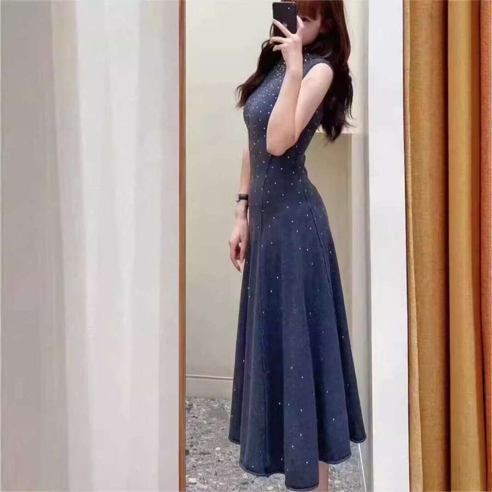 M French Niche 2026 Autumn New Elegant Gray Rhinestone Sleeveless Knitted Long Dress for Women