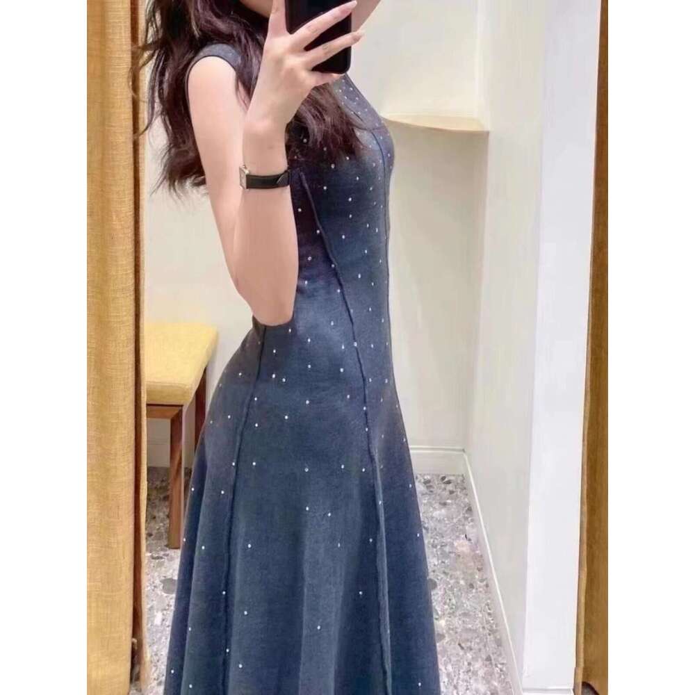 M French Niche 2026 Autumn New Elegant Gray Rhinestone Sleeveless Knitted Long Dress for Women