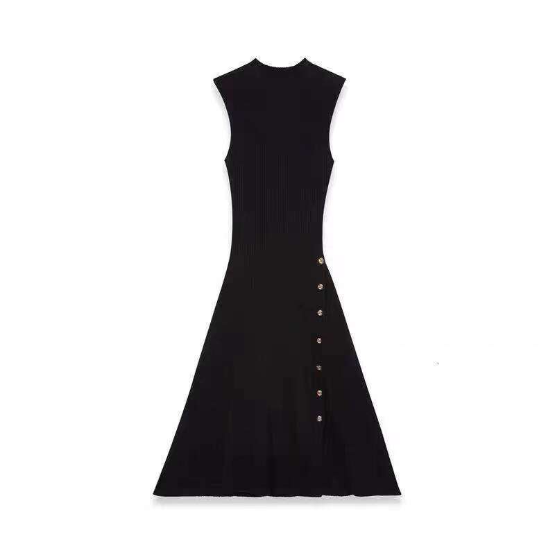 French Niche 2026 Early Autumn New Metal Single-Breasted Knitted Sleeveless Long Dress