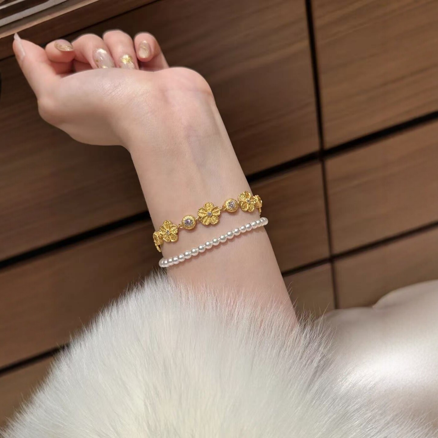 Hot-Selling Embroidered Small Gold Ancient Method gold Brushed Bubble Diamond Flower Bracelet Niche Design - view 5