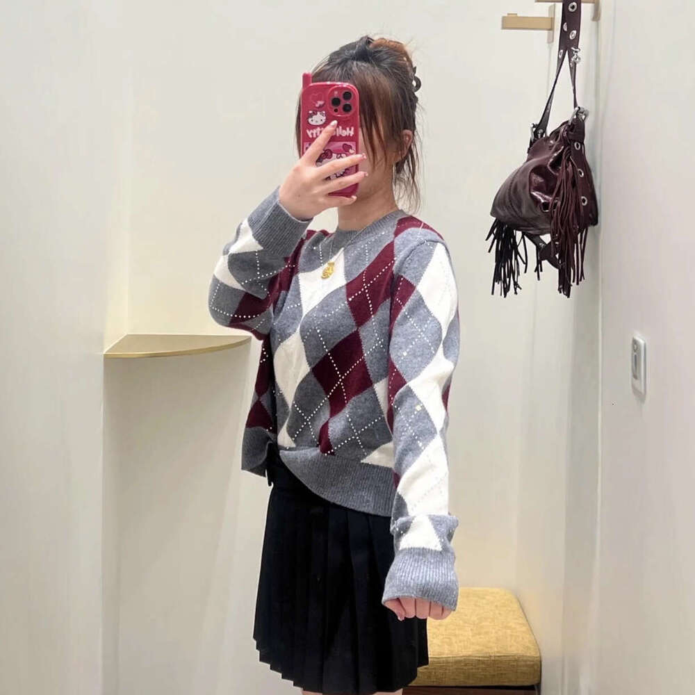 French Elegant 2026 Autumn Winter New Fashion Commuter Diamond-Encrusted Versatile Sweater Knit Top