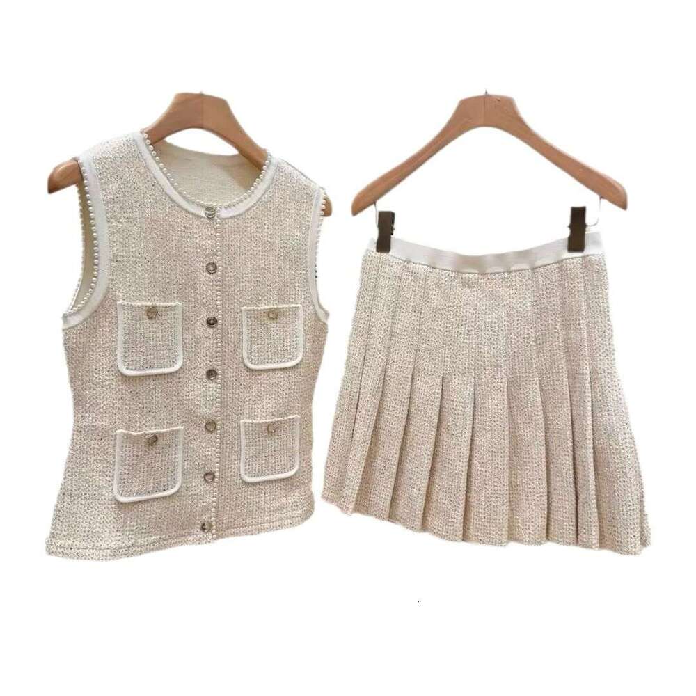 2026 Spring New French Elegant Fashion Pearl Trim Copper Button Vest + Pleated Skirt Set for Women
