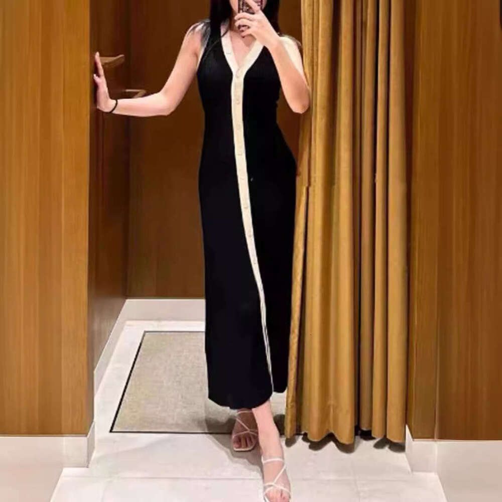 French Niche S2026 Summer New Elegant Color-Block Ribbed Deep V Neck Sleeveless Single-Breasted Knitted Dress