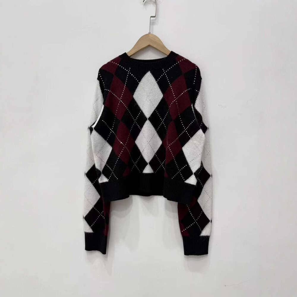 French Elegant 2026 Autumn Winter New Fashion Commuter Diamond-Encrusted Versatile Sweater Knit Top