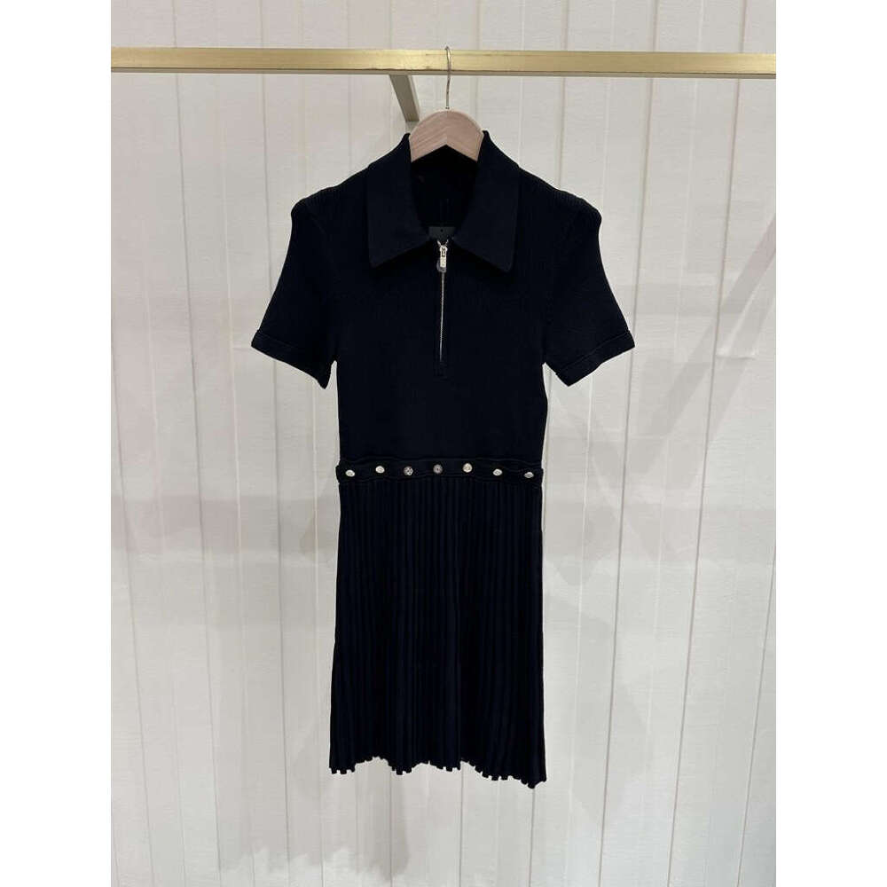 M French Niche 26 Early Autumn Hepburn Style Polo Collar Slim Waist Exposed Knitted Dress Fashion Pleated Skirt