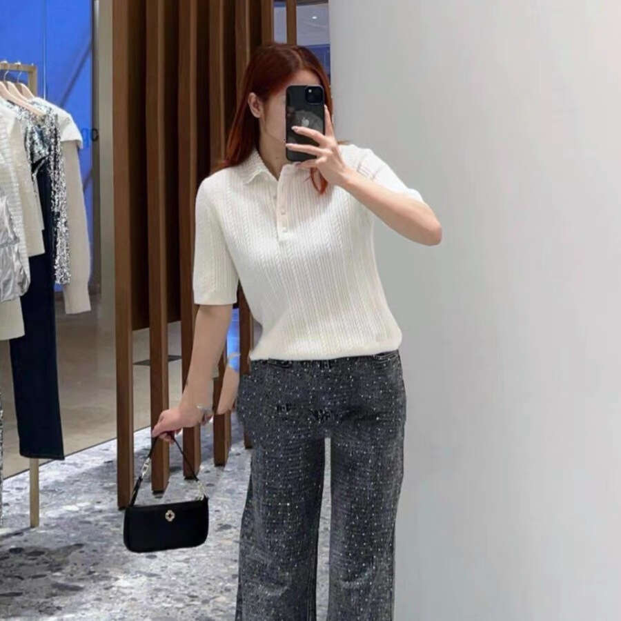 2026 Early Spring Women's Fashion French Niche Style Diamond Embellished Turn-Down Collar Solid Color Short Sleeve Knitted Sweater