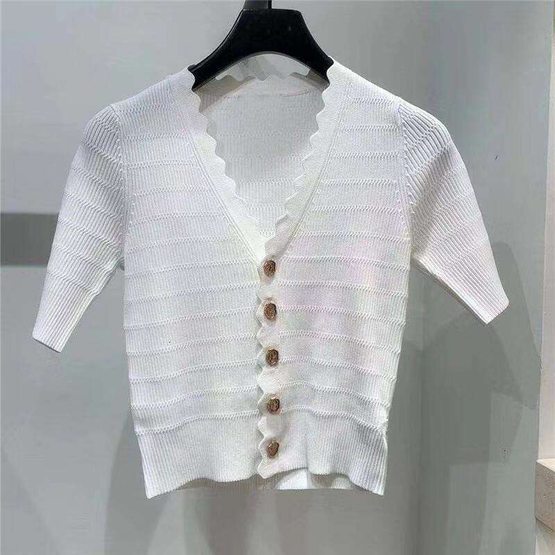 French Niche 2026 Early Spring New Solid Color Slim Fit Simple Elegant Knitted Cardigan Base Shirt