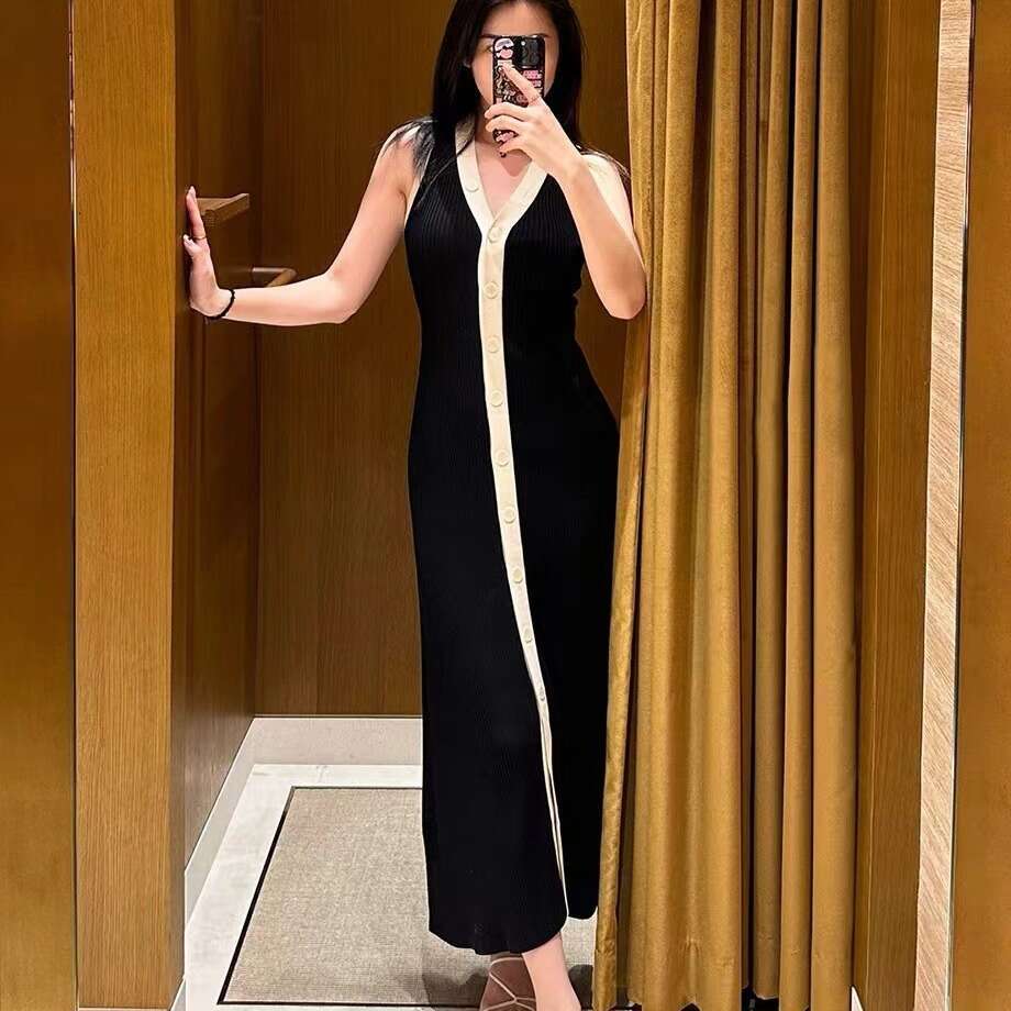 French Niche S2026 Summer New Elegant Color-Block Ribbed Deep V Neck Sleeveless Single-Breasted Knitted Dress