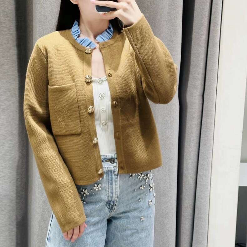 S French Niche 2026 Autumn Winter New Commuter Ruffled Detachable Collar Metal Button Knitted Cardigan Women's Jacket