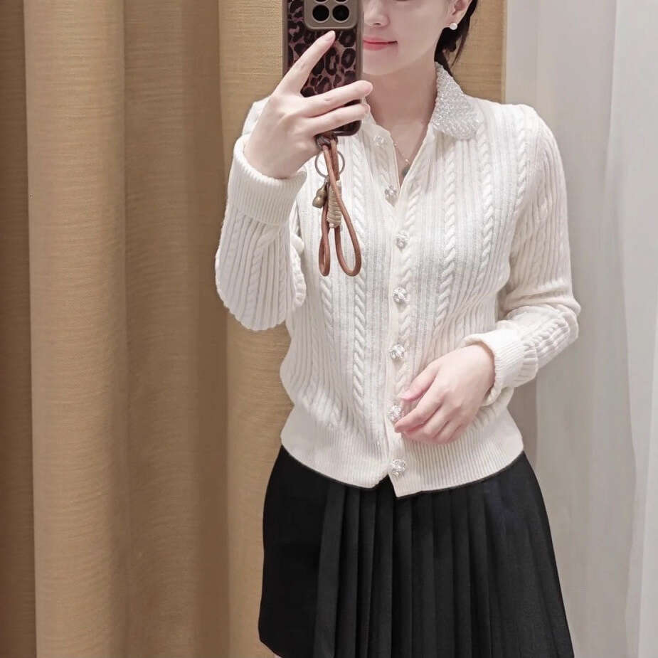 2026 early autumn French elegant style sweet beaded collar knitted long-sleeved cardigan top