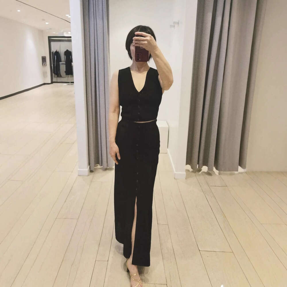 French Elegant 26 Spring New Fashionable Black V-Neck Hollow Knit Vest + Skirt Set for Women