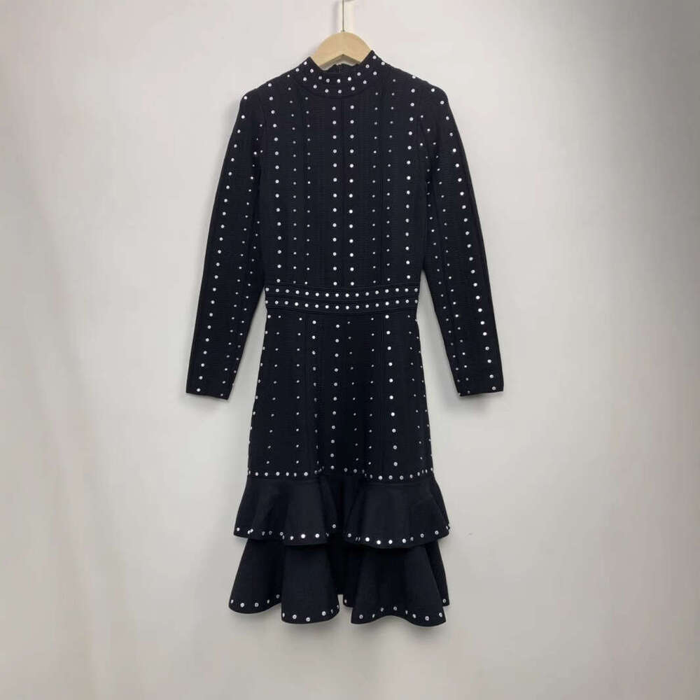 French Niche 2026 Autumn Handmade Beaded Sequin Ruffle Waist-Cinching Knitted Little Black Dress