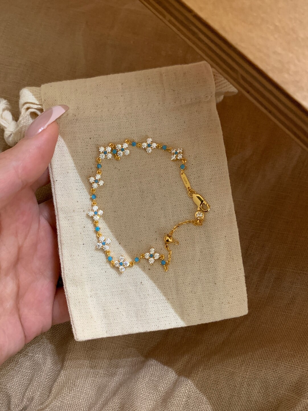 Hot-Selling New Year Leaf Clover Full Diamond Bracelet Fashion Simple Light Luxury Niche Design Flower Hand Jewelry