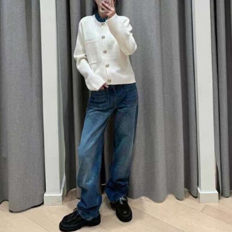 S French Niche 2026 Autumn Winter New Commuter Ruffled Detachable Collar Metal Button Knitted Cardigan Women's Jacket