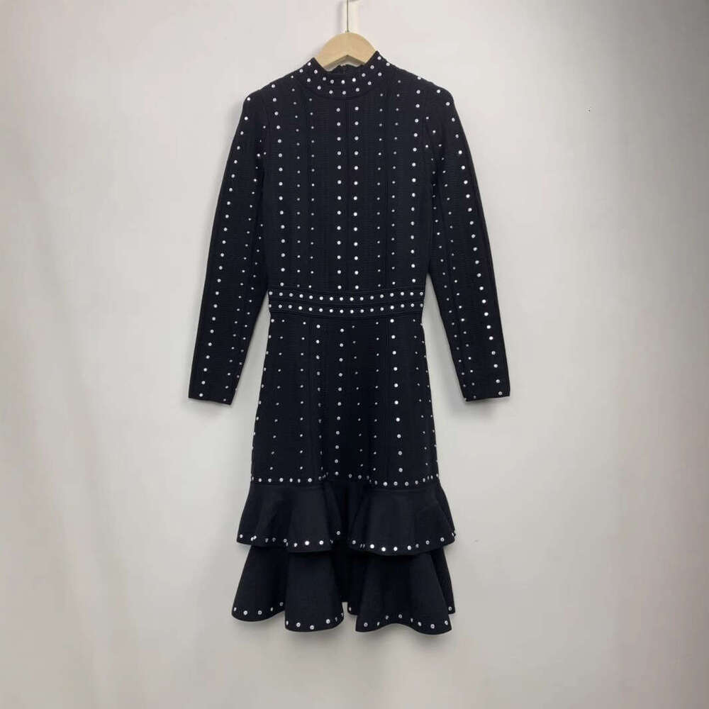 French Niche 2026 Autumn Handmade Beaded Sequin Ruffle Waist-Cinching Knitted Little Black Dress