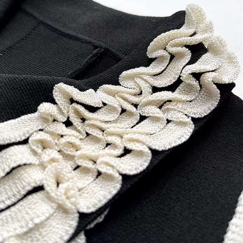 French Elegant S Brand 2026 Autumn Winter Color Block Vertical Stripes Wave Zipper Knitted A-line Dress