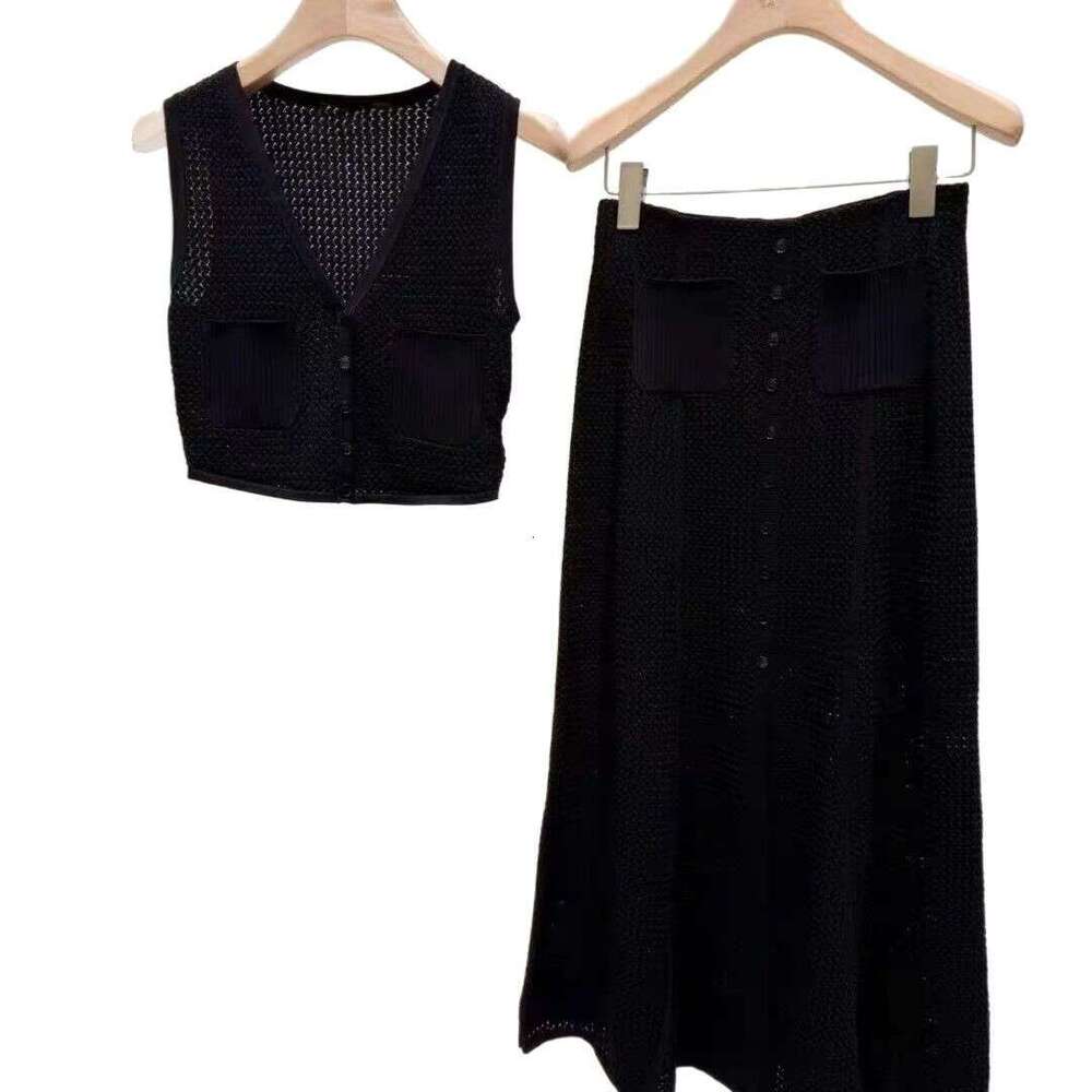 French Elegant 26 Spring New Fashionable Black V-Neck Hollow Knit Vest + Skirt Set for Women