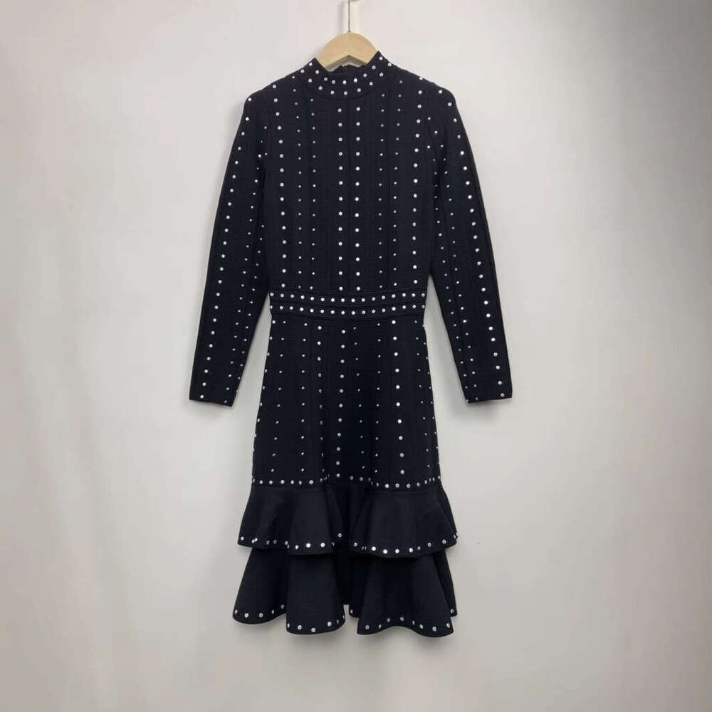 French Niche 2026 Autumn Handmade Beaded Sequin Ruffle Waist-Cinching Knitted Little Black Dress